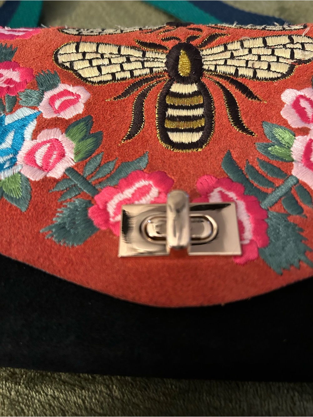 Free People Embroidered Suede Bee Crossbody Bag - Excellent Condition - Picture 6 of 13